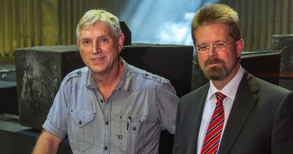 Betriebsleiter Josef Beinert und Geschäftsführer Markus Dürkes (v.l.n.r.). Die Schonlau Werke in Geseke verfolgen ein solides mittelständisches Geschäftskonzept.